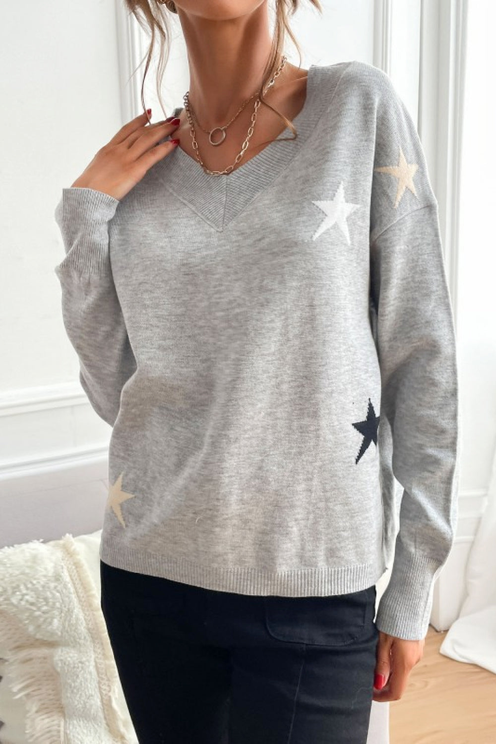 Star Pattern V-Neck Sweater